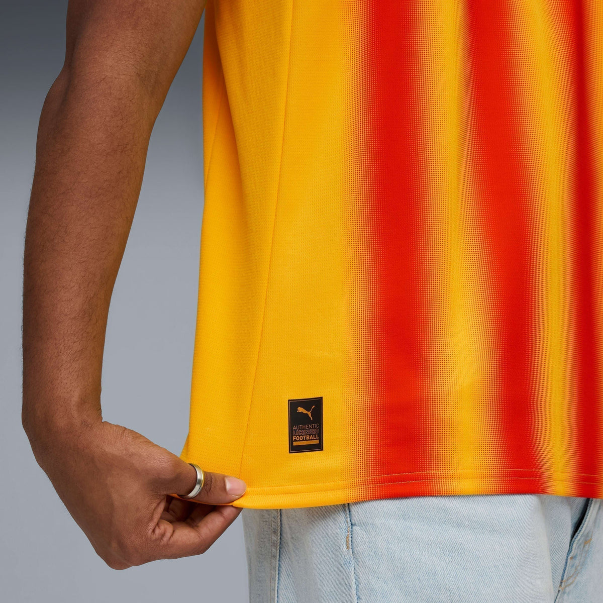 Camisa Puma Valencia 2025/26 III Torcedor, detalhe da gola