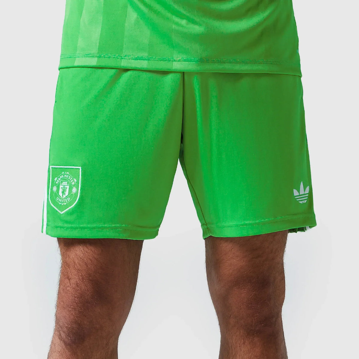 Shorts adidas Manchester United 2025/26 III Goleiro na TSN Sports