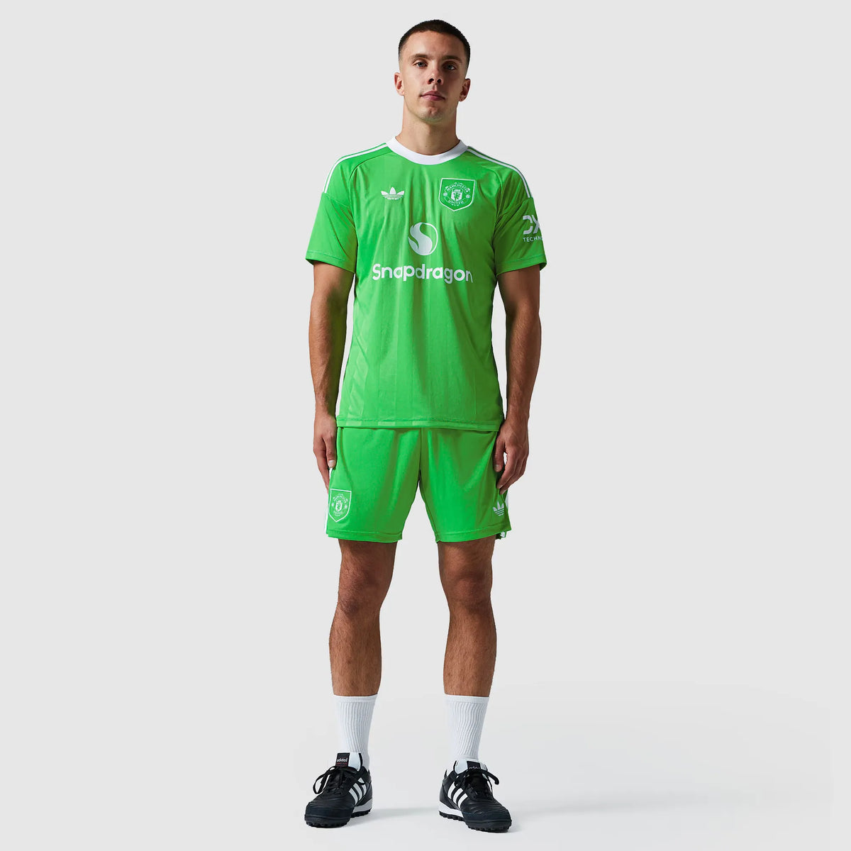 Shorts adidas Manchester United 2025/26 III Goleiro na TSN Sports