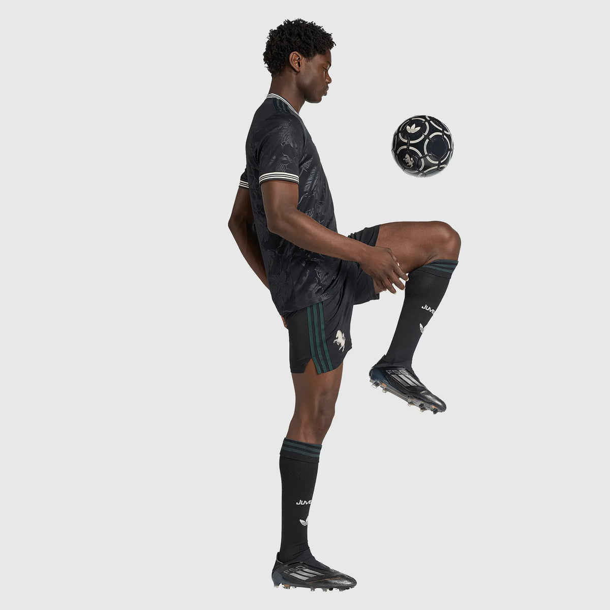 Shorts adidas Juventus 2025/26 III na TSN Sports