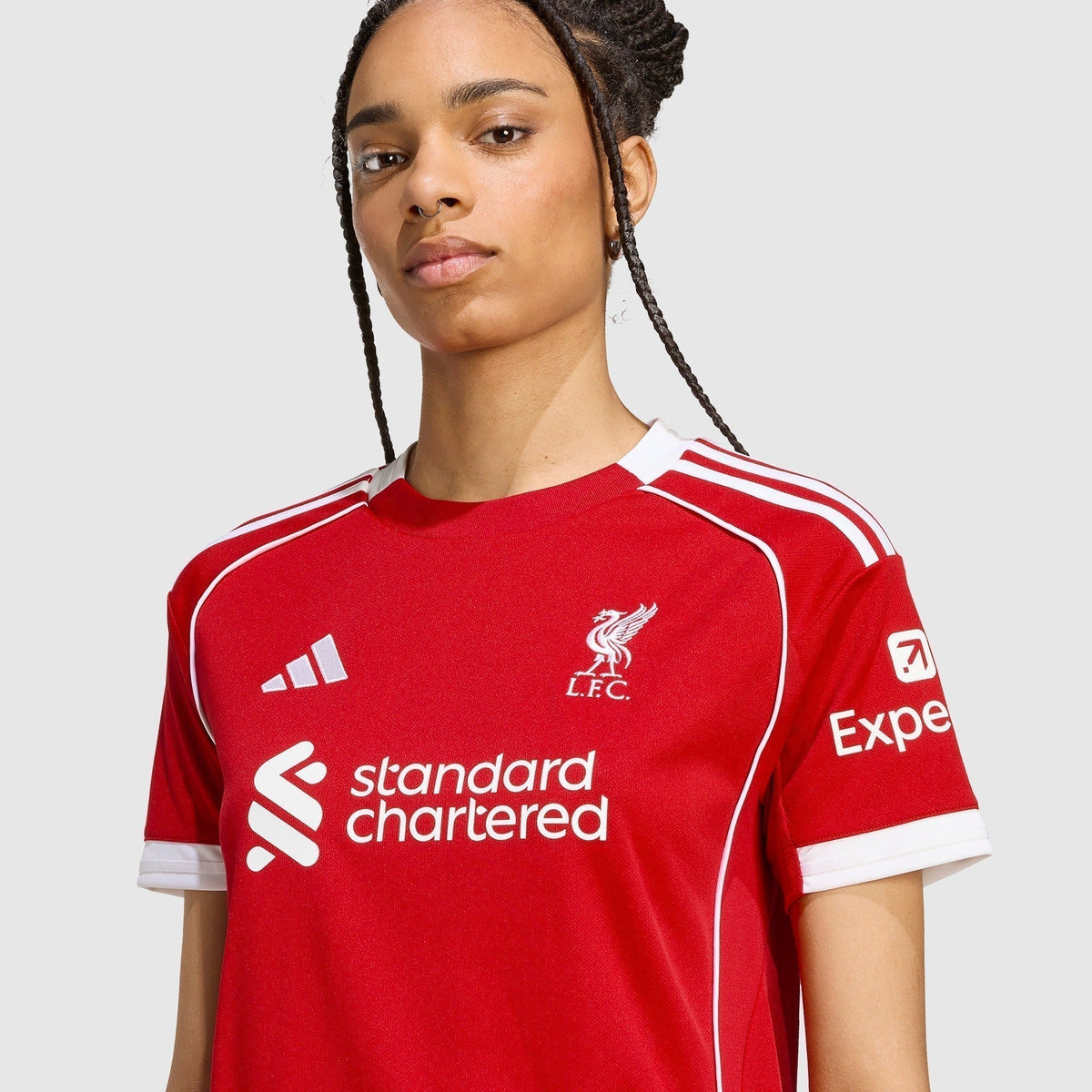 Camisa Feminina adidas Liverpool 2025/26 I, detalhe do escudo