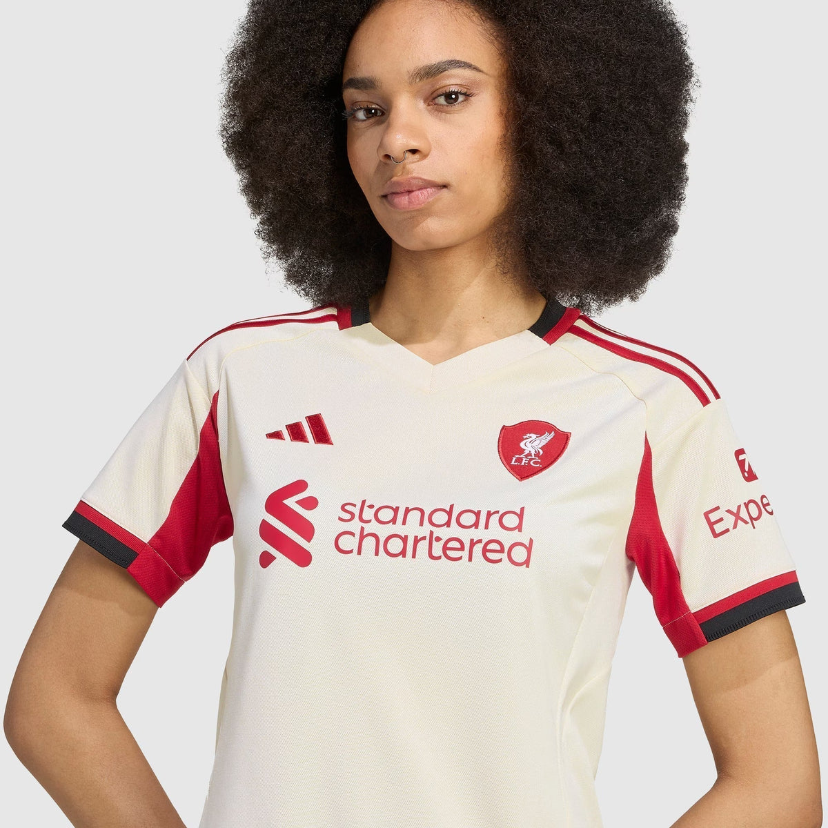 Camisa Feminina adidas Liverpool 2025/26 II, detalhe do escudo