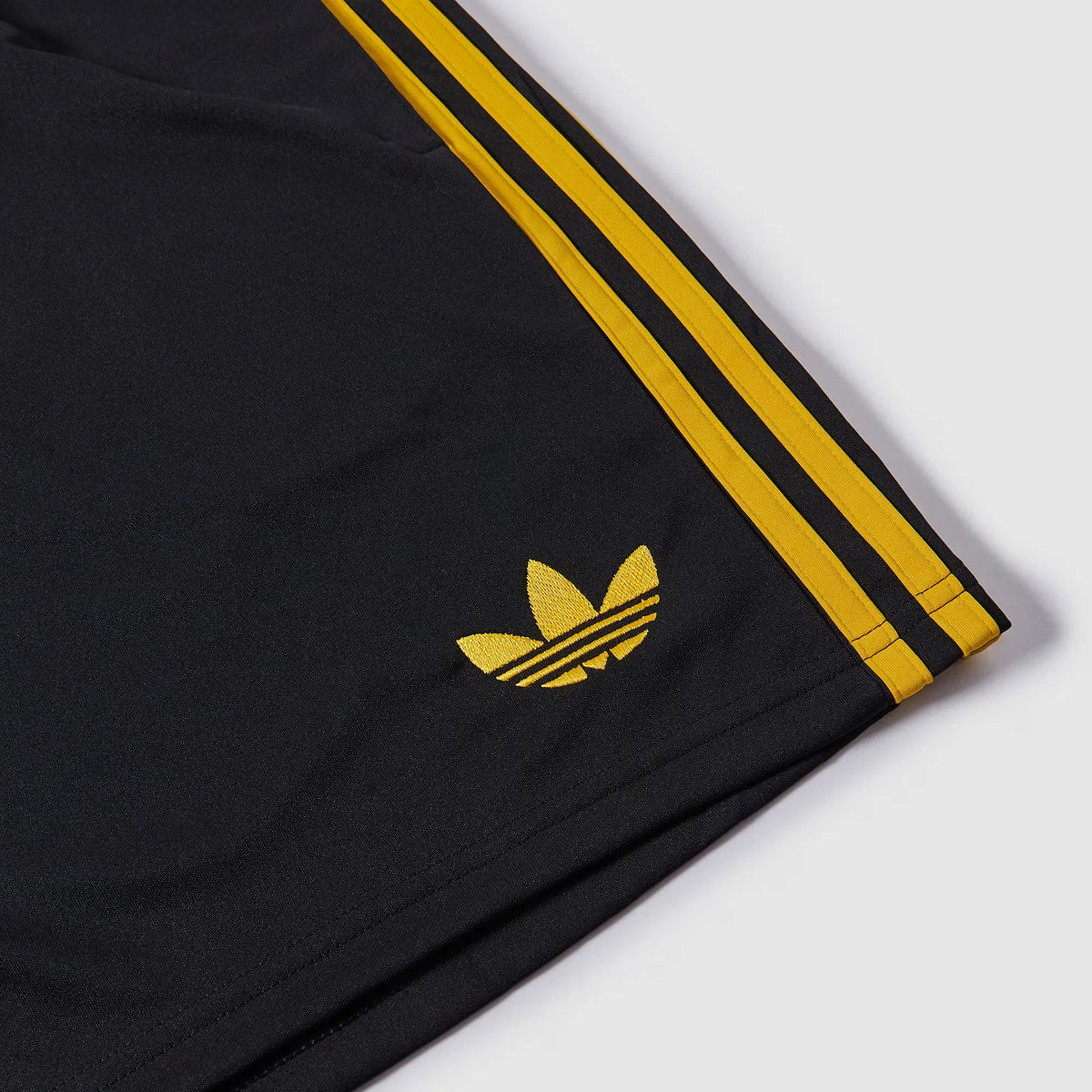 Shorts adidas Manchester United 2025/26 III na TSN Sports