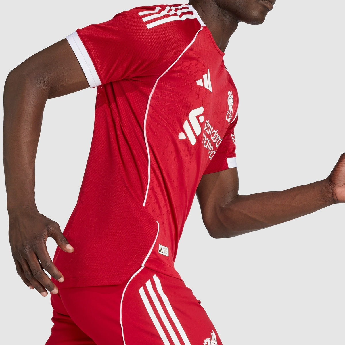 Camisa adidas Liverpool 2025/26 I Jogador, detalhe da gola