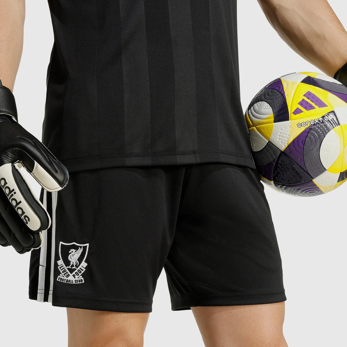 Shorts Adidas Liverpool 2025/26 III Goleiro na TSN Sports