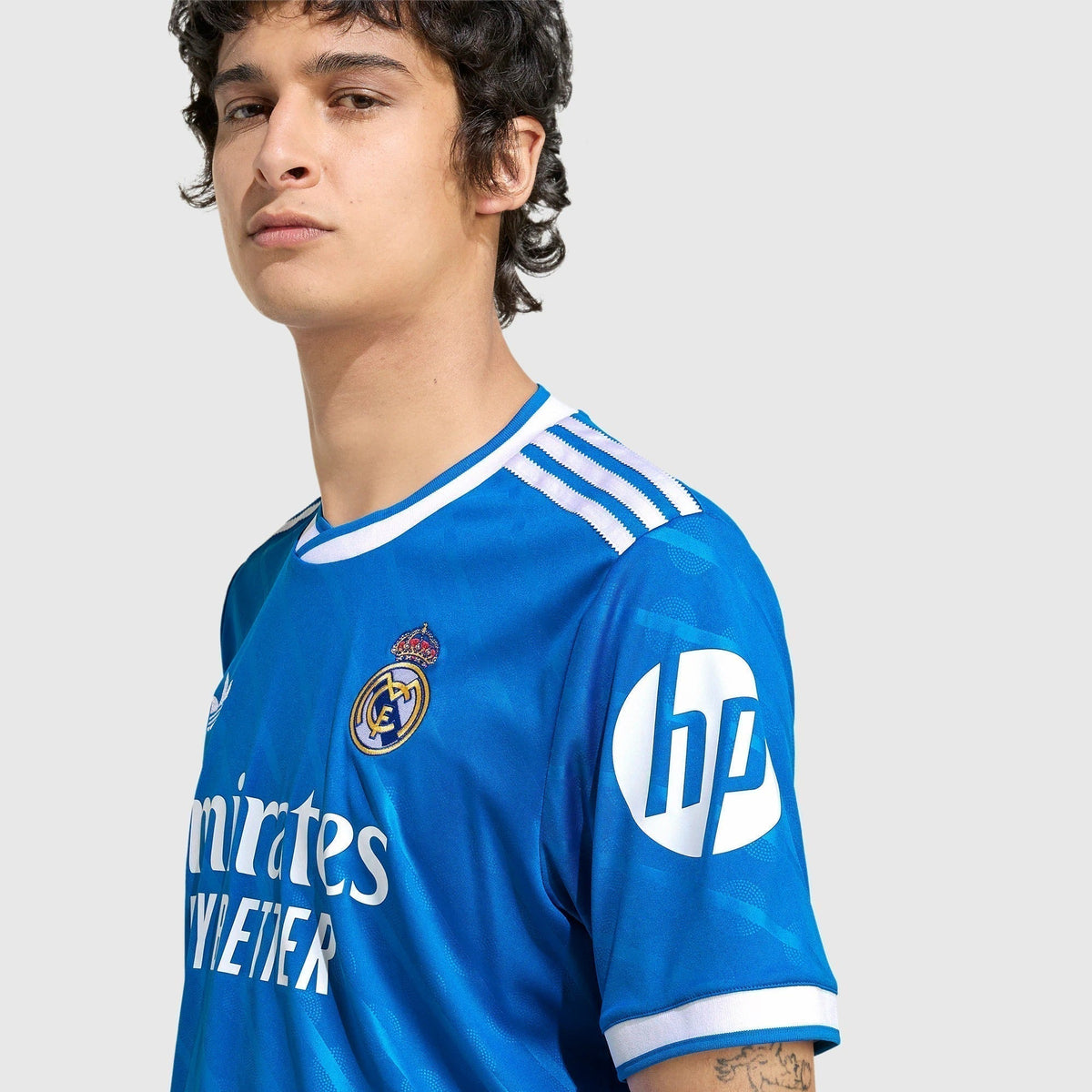 Camisa Adidas Real Madrid 2025/26 III, vista de frente