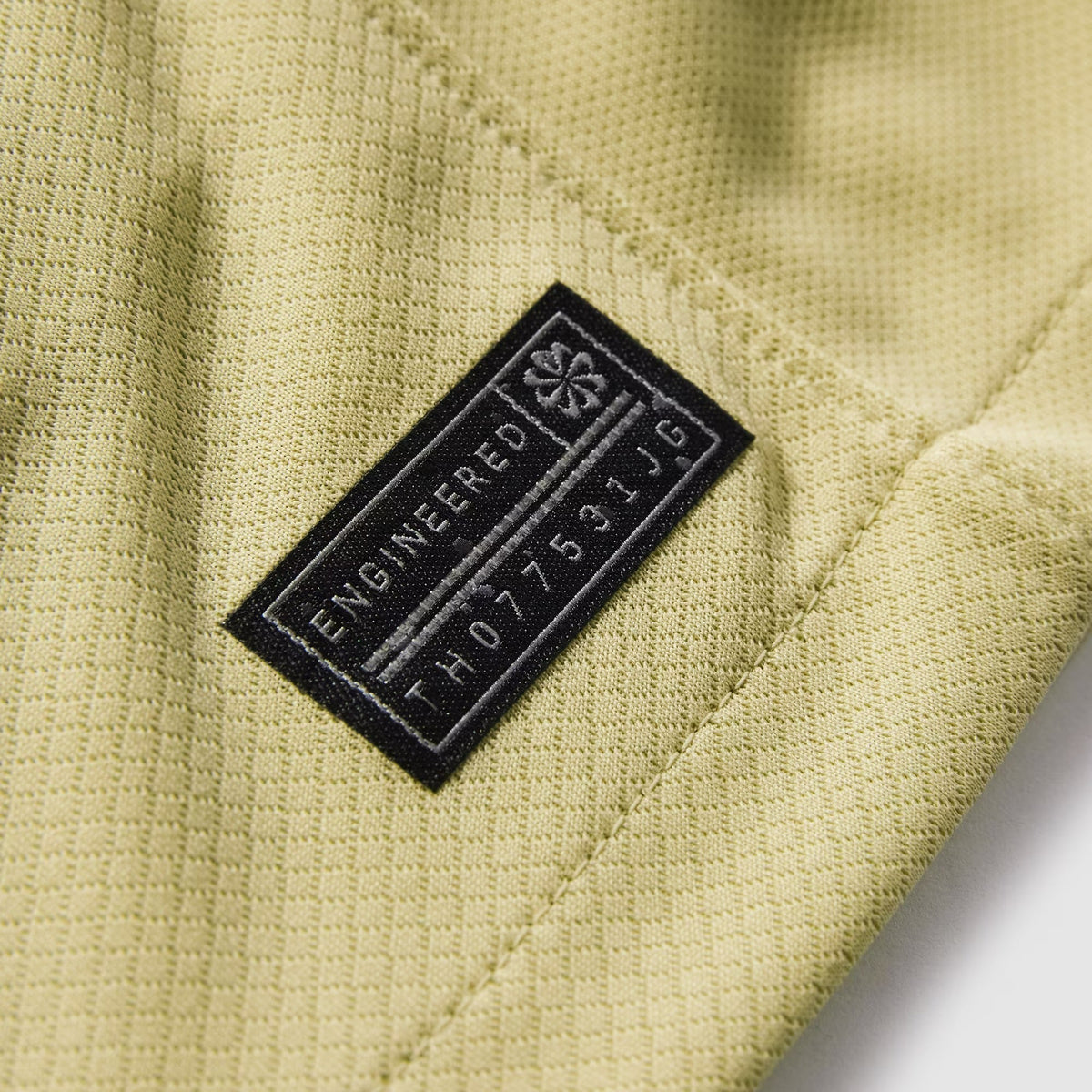 Camisa Feminina Nike Barcelona 2025/26 II, detalhe do escudo