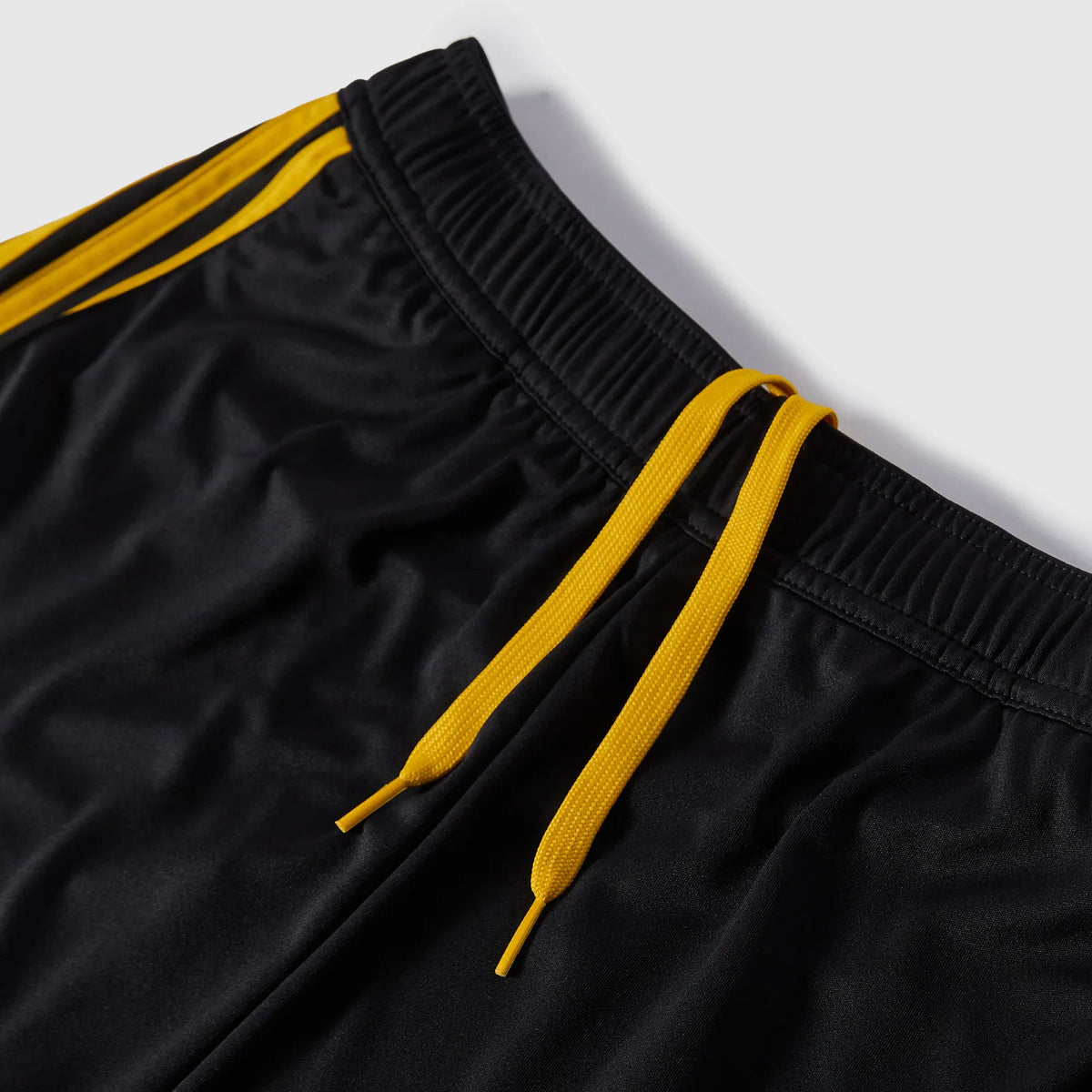 Shorts adidas Manchester United 2025/26 III na TSN Sports