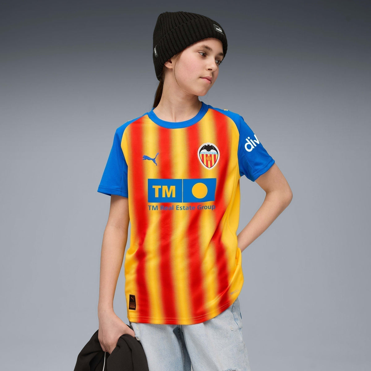 Conjunto Infantil Puma Valencia 2025/26 III, vista de costas