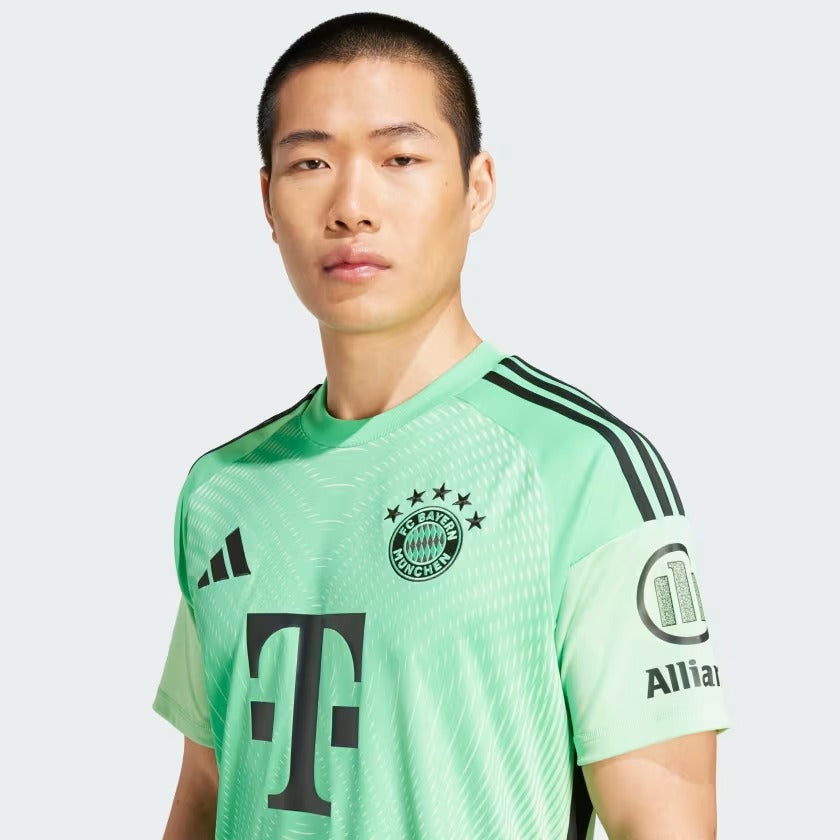 Camisa adidas Bayern de Munique 2025/26 Goleiro na TSN Sports