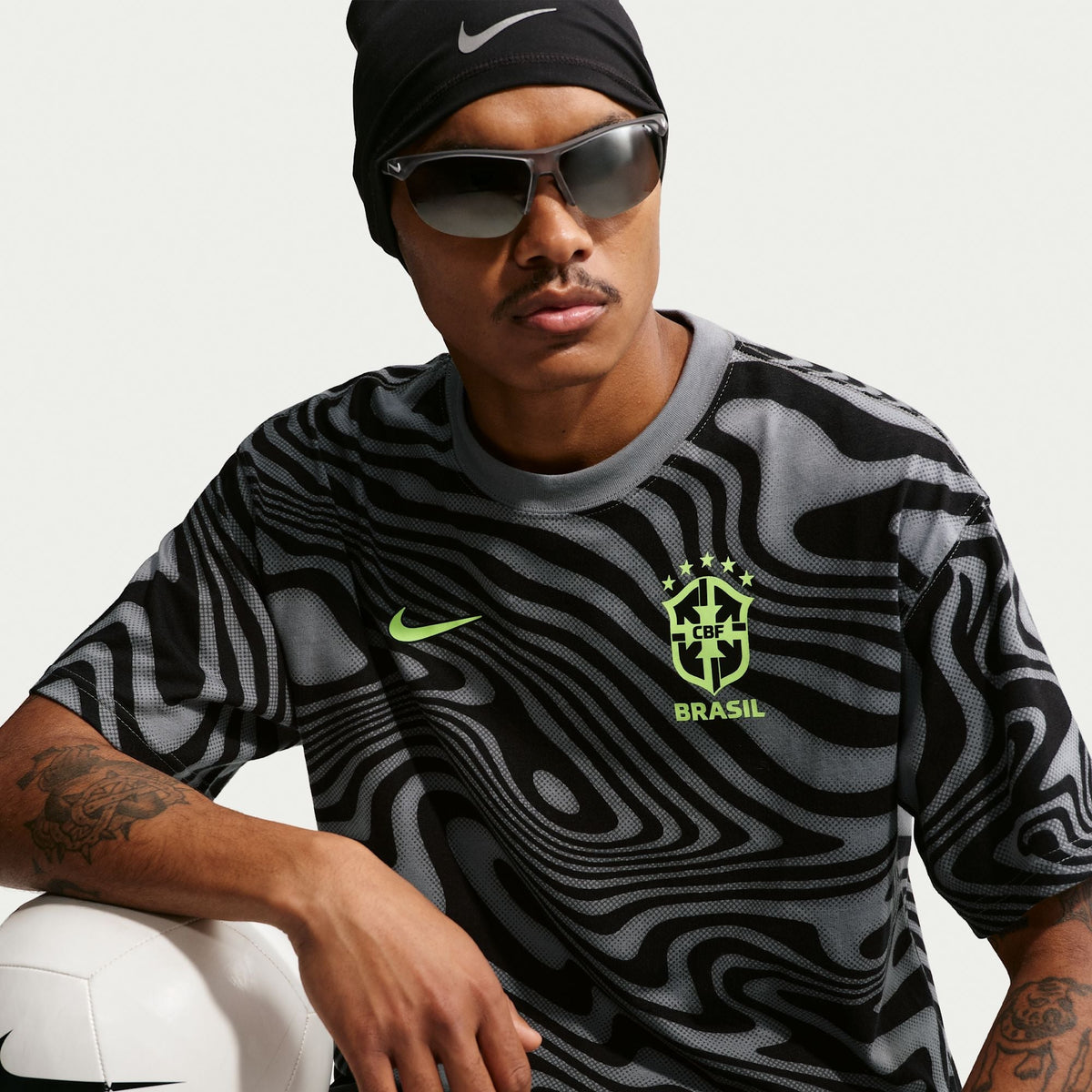 Camisa Brasil Treino 2026/27 Cinza, vista de costas