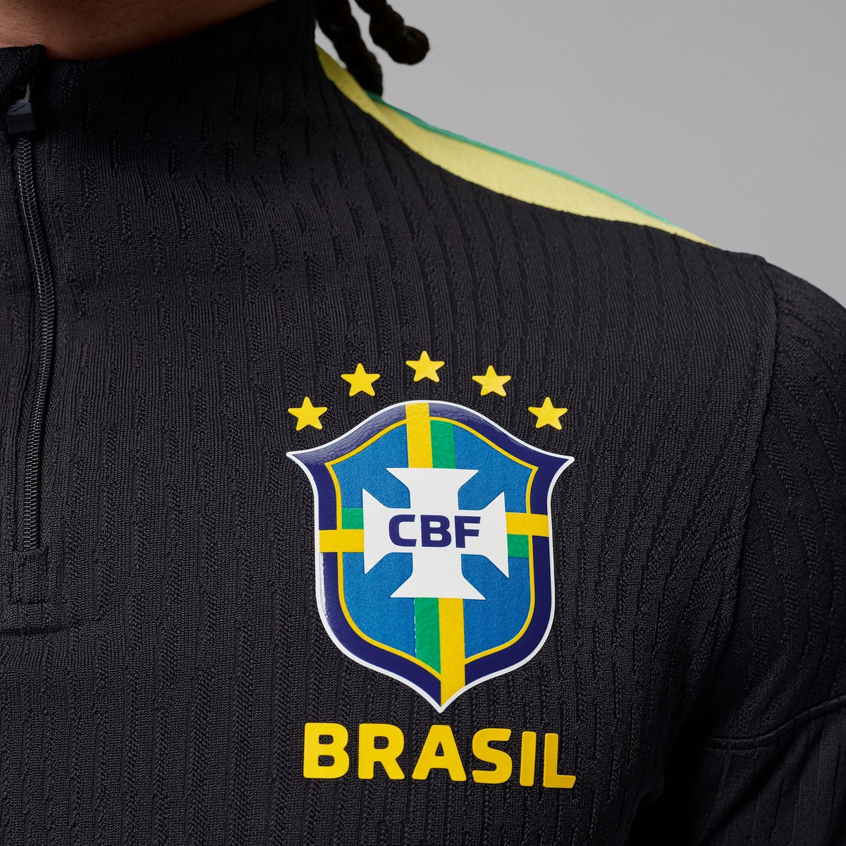 Conjunto de Treino Brasil 2026/27 Preto, detalhe da gola