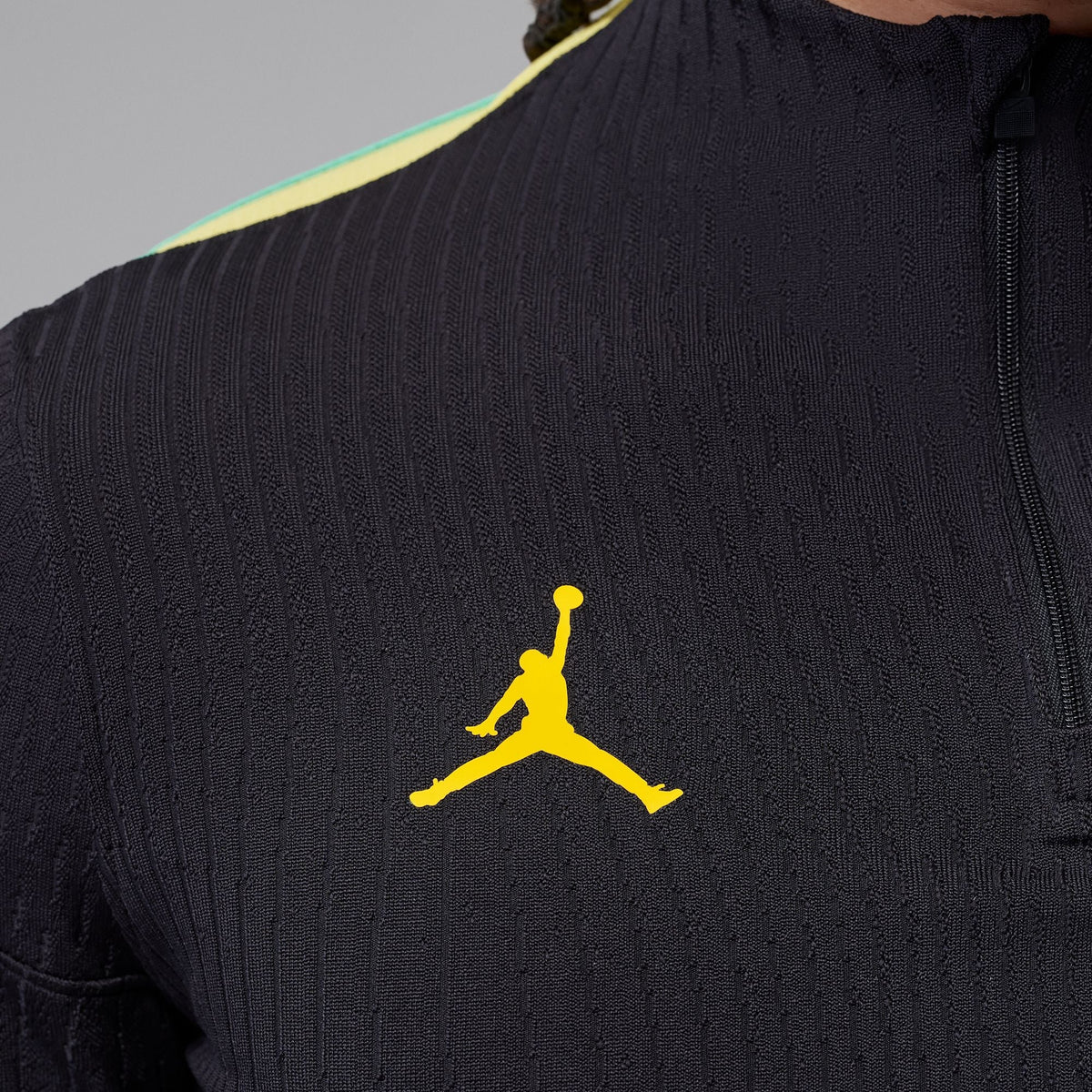 Conjunto de Treino Brasil 2026/27 Preto, detalhe do escudo