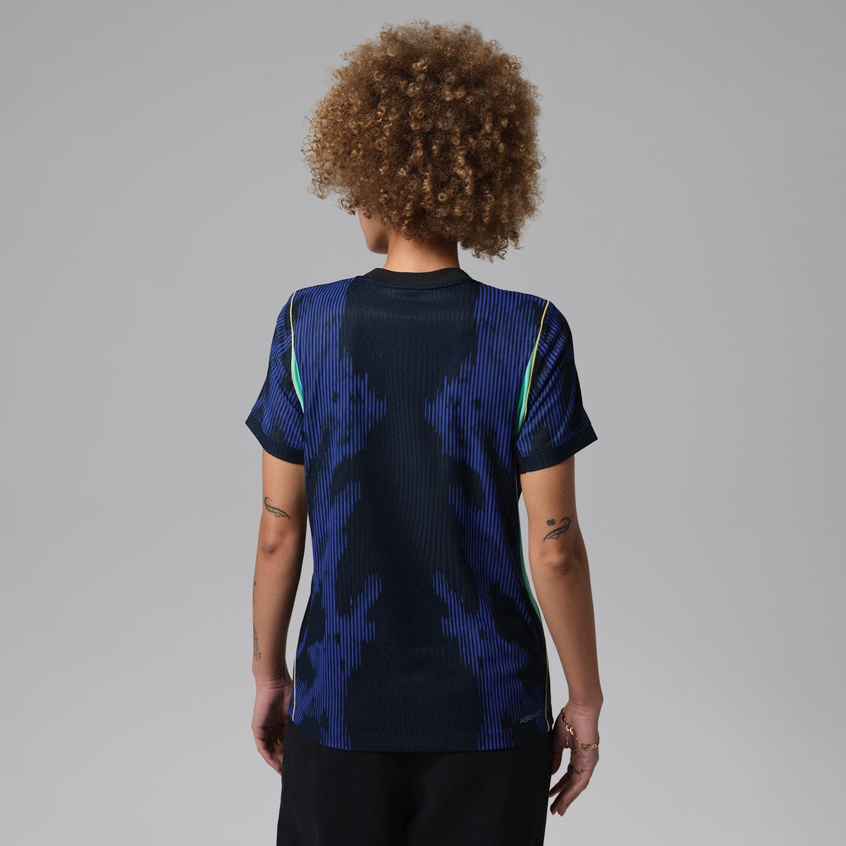 Camisa Feminina Seleção Brasileira 2026/27 II, vista de frente