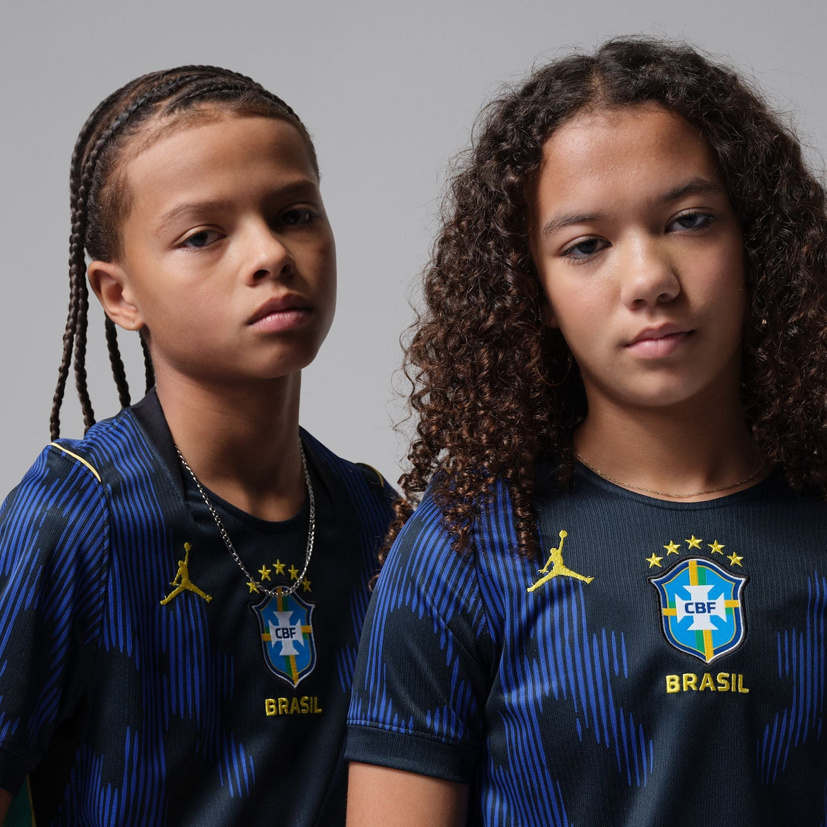 Conjunto Infantil Seleção Brasileira 2026/27 II, vista de costas